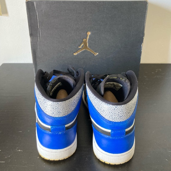 Air Jordan 1 Retro High OG Royal Blue Sneakers - Picture 2 of 5